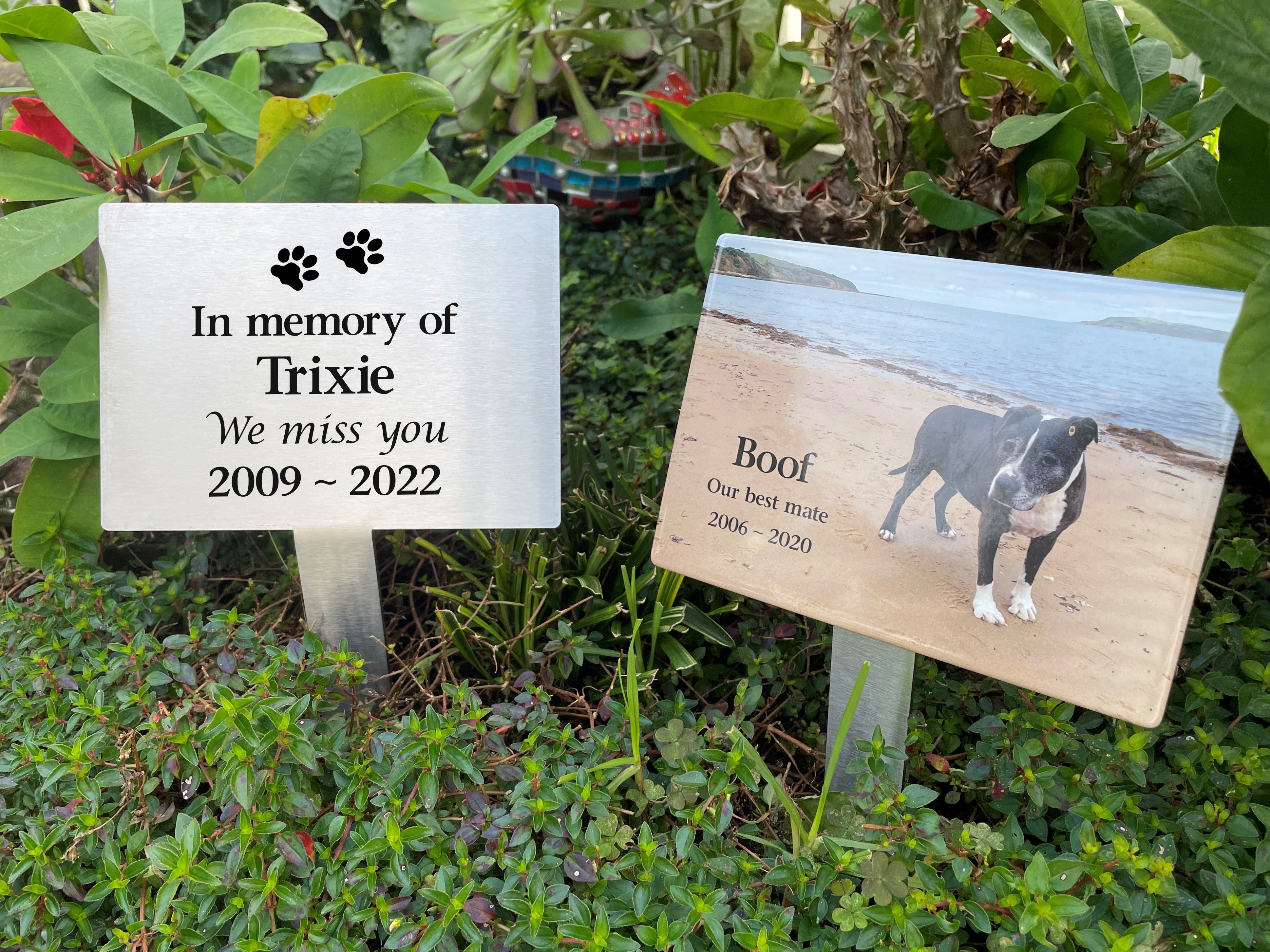 Garden stake pet memorial marker