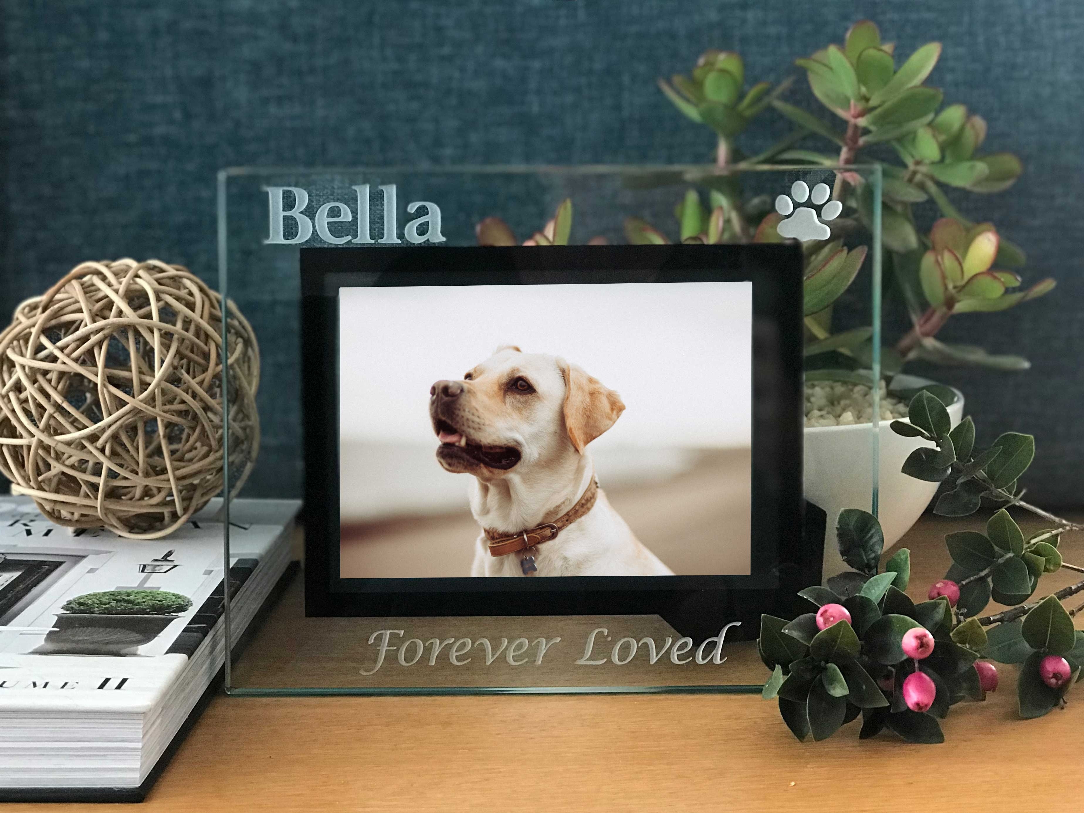 Pet memorial photo frame